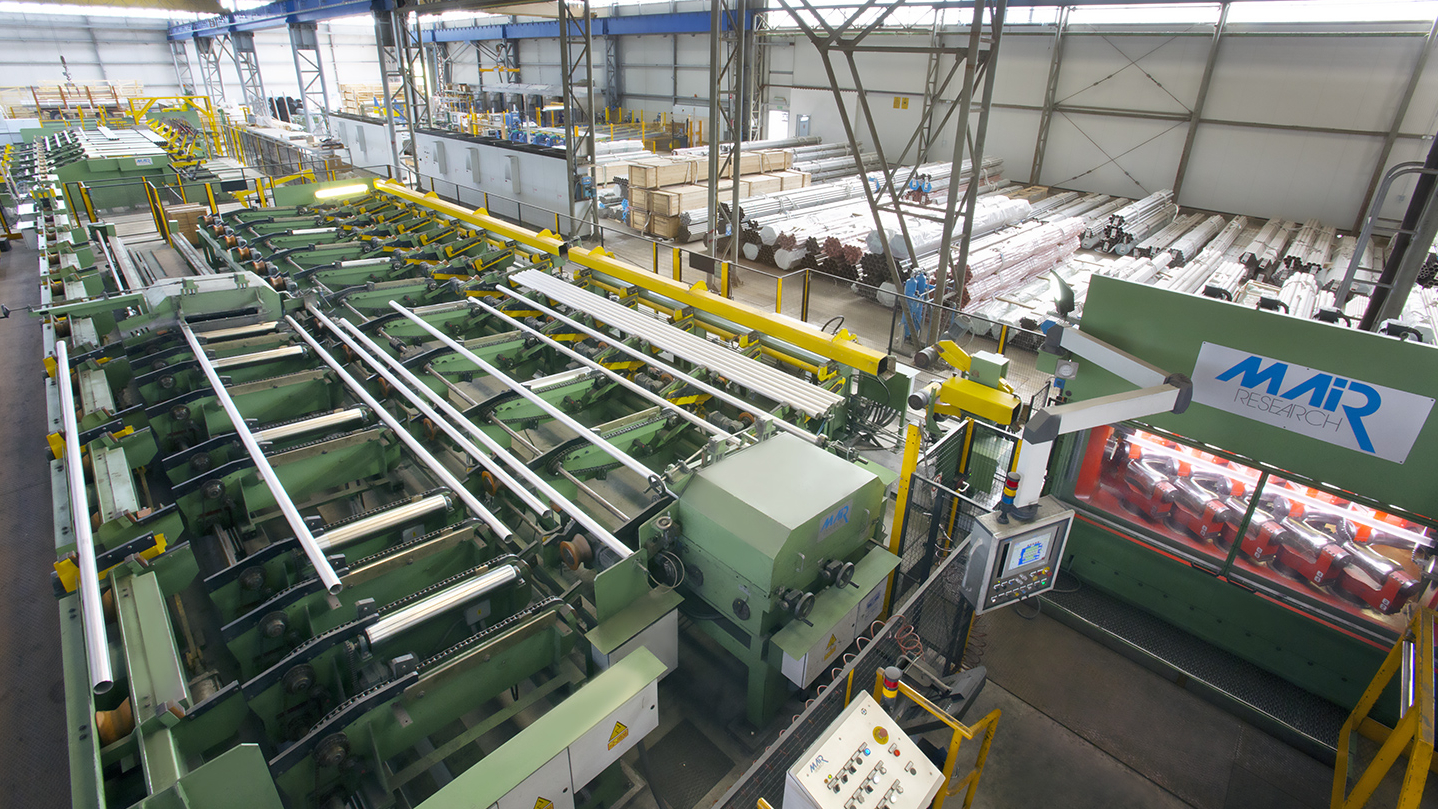 Straightening line and automatic packaging plant 